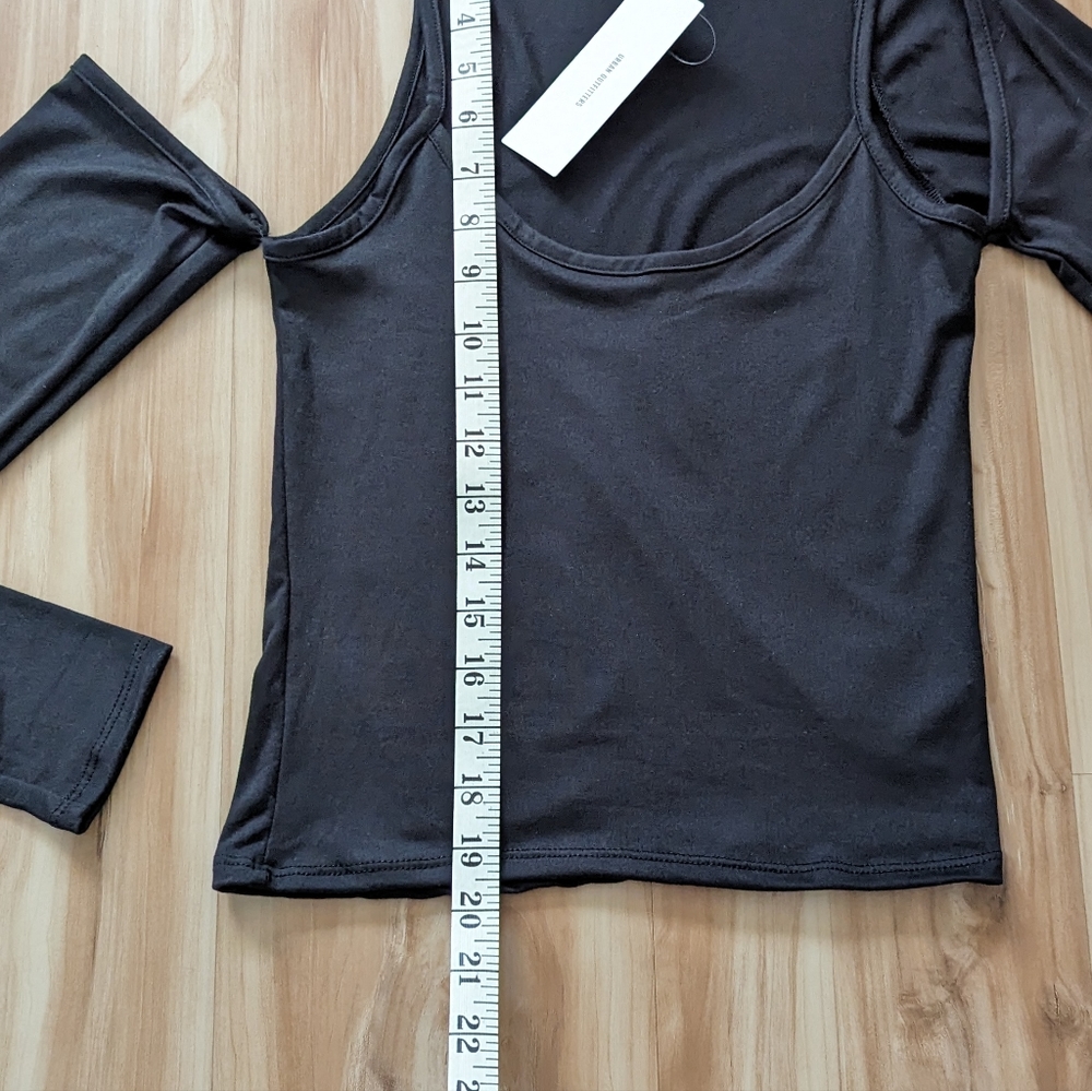 Silence+ Noise Dawn Asymmetrical Cold-Shoulder Top - Picture 4 of 9